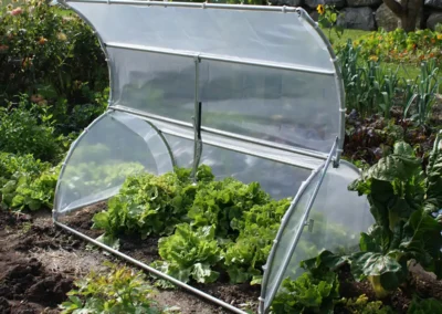 Brühwiler Gartenhaube aus Stahl im Einsatz